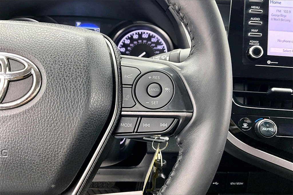 Used 2023 Toyota Camry SE image 19