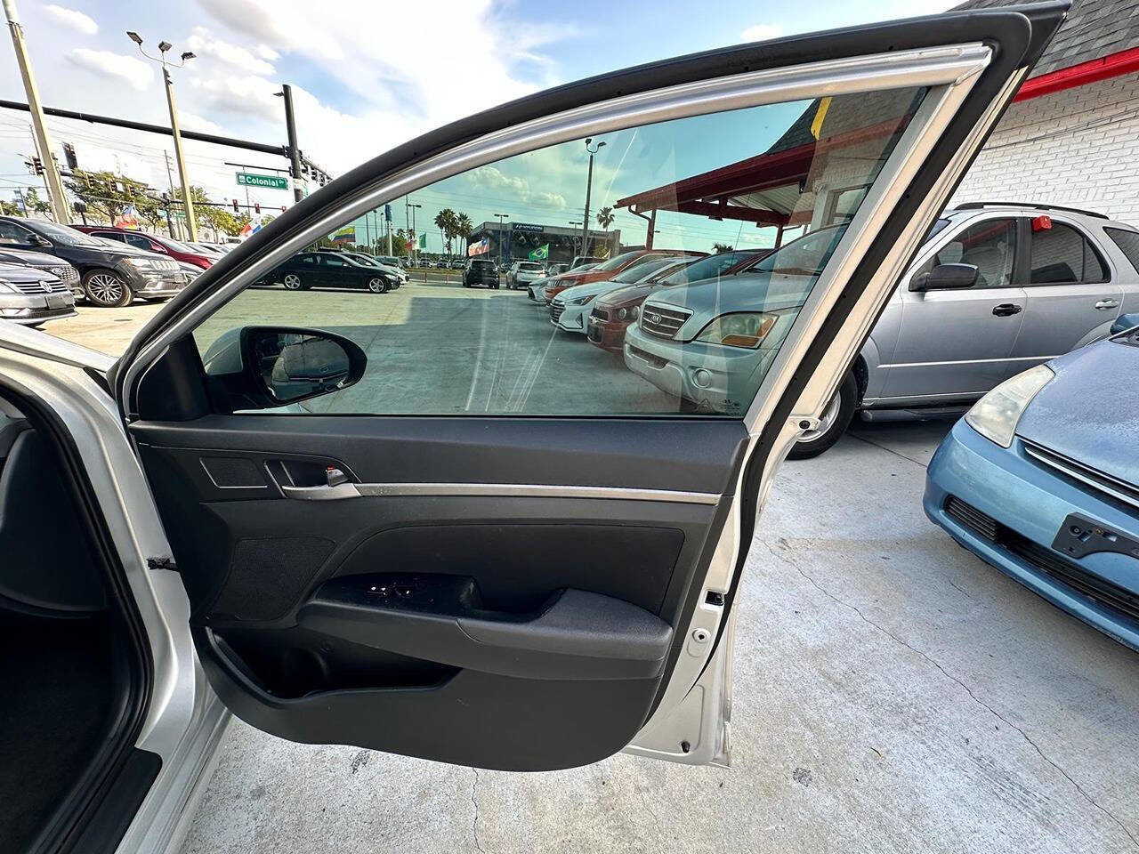Used 2018 Hyundai Elantra Value Edition FWD image 16