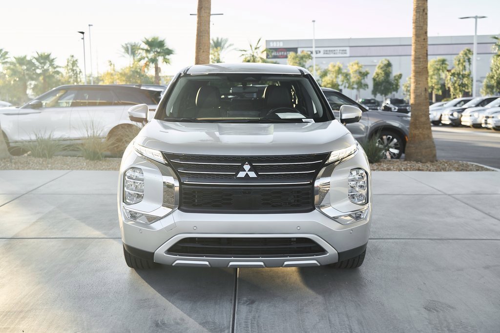 Used 2024 Mitsubishi Outlander SE image 6