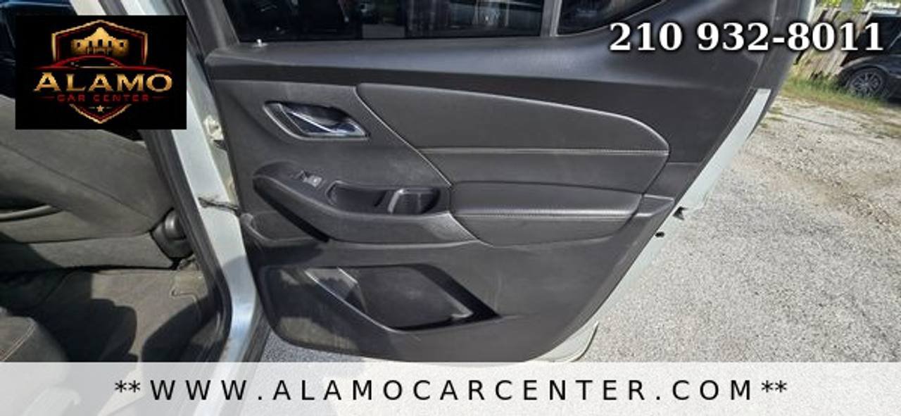 Used 2020 Chevrolet Traverse LT FWD image 23