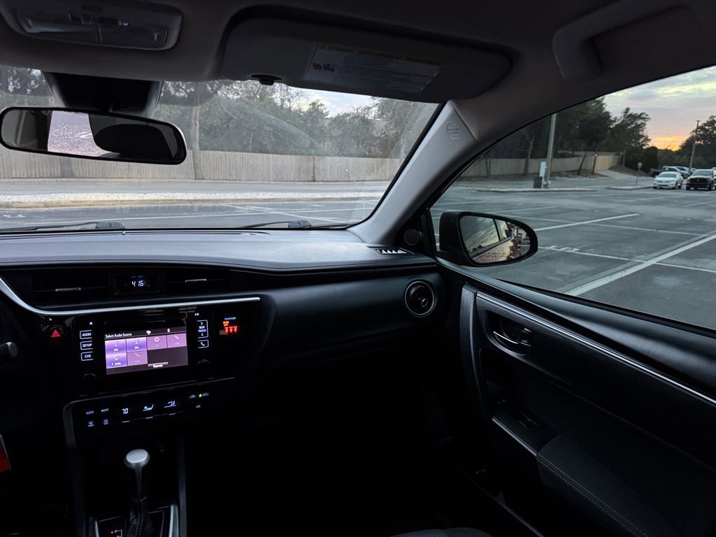 Used 2018 Toyota Corolla LE image 26