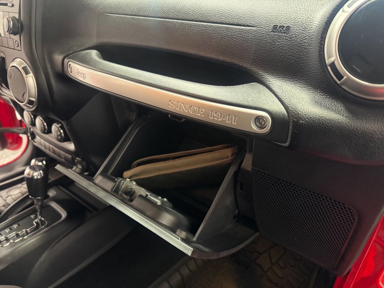 Used 2016 Jeep Wrangler Unlimited Rubicon w/ Connectivity Group image 18