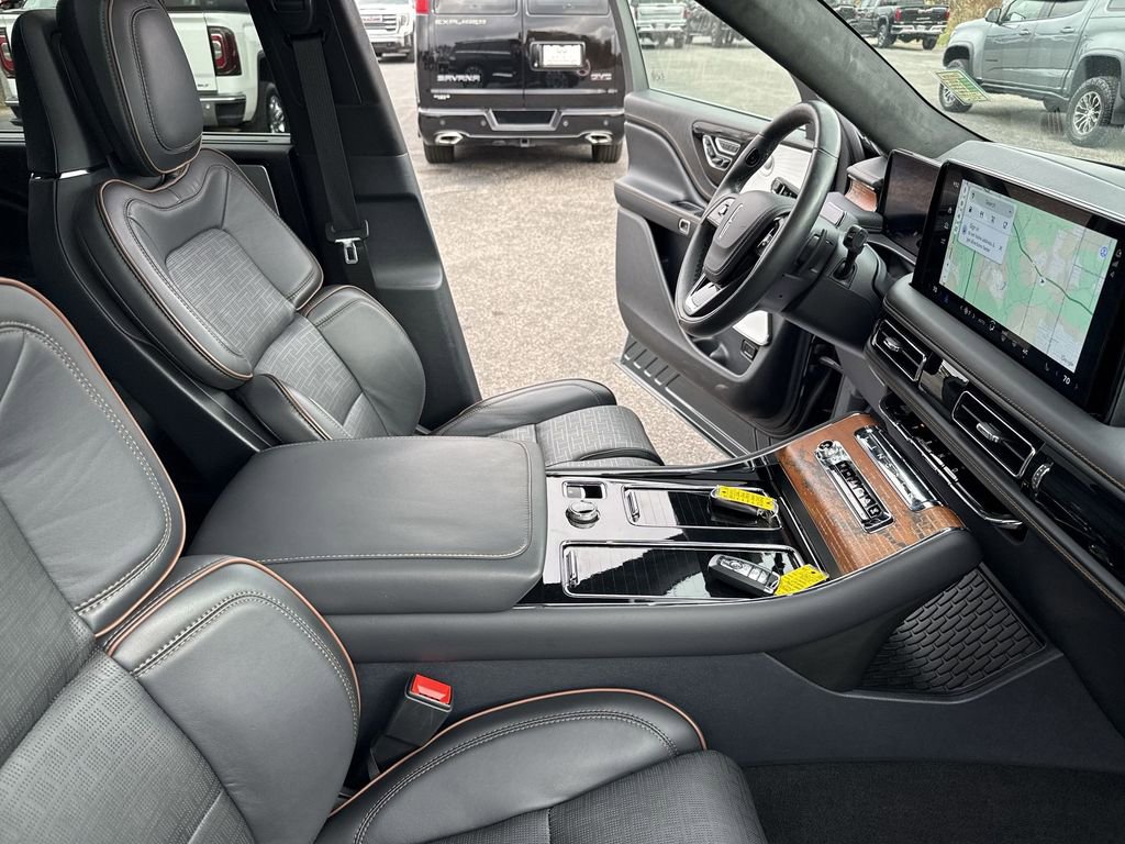 Used 2025 Lincoln Aviator Black Label image 13