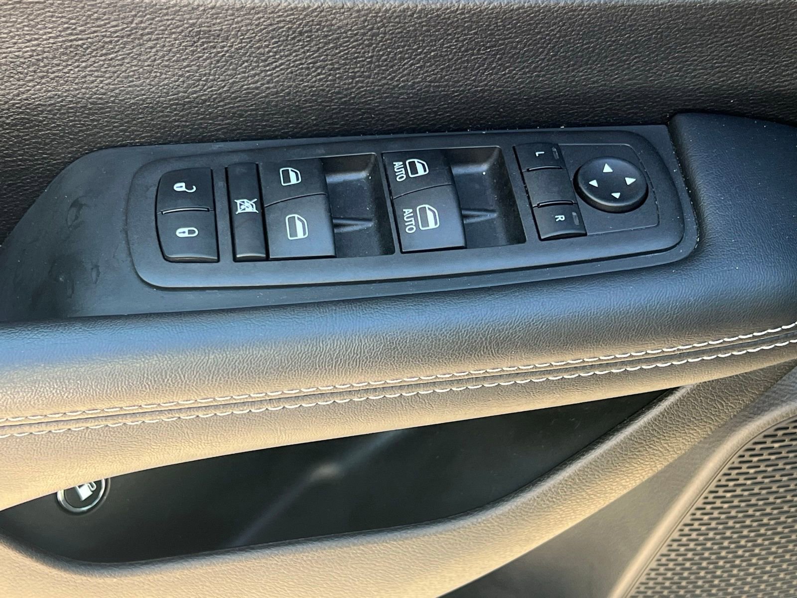 Used 2022 Chrysler Pacifica Touring-L w/ S Appearance Package FWD image 30