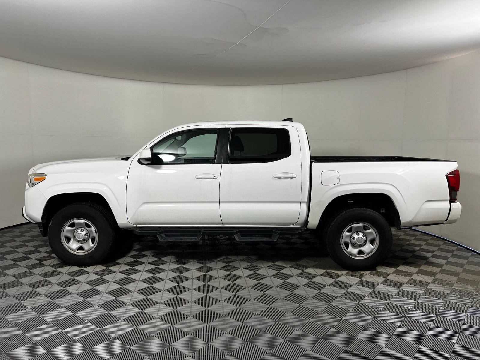 Used 2019 Toyota Tacoma SR image 8