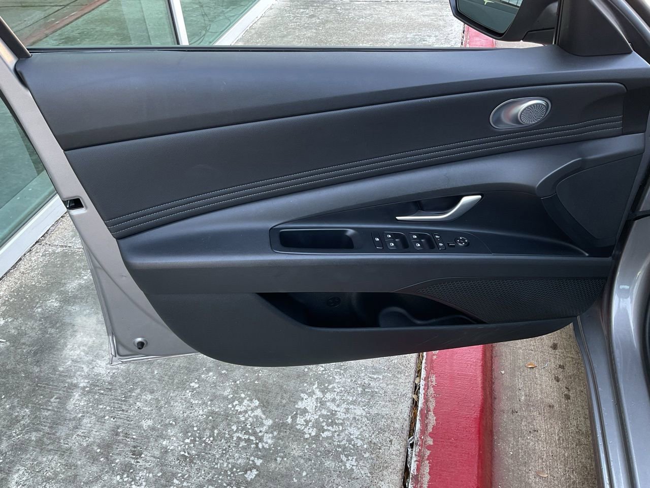 Used 2025 Hyundai Elantra SEL image 12