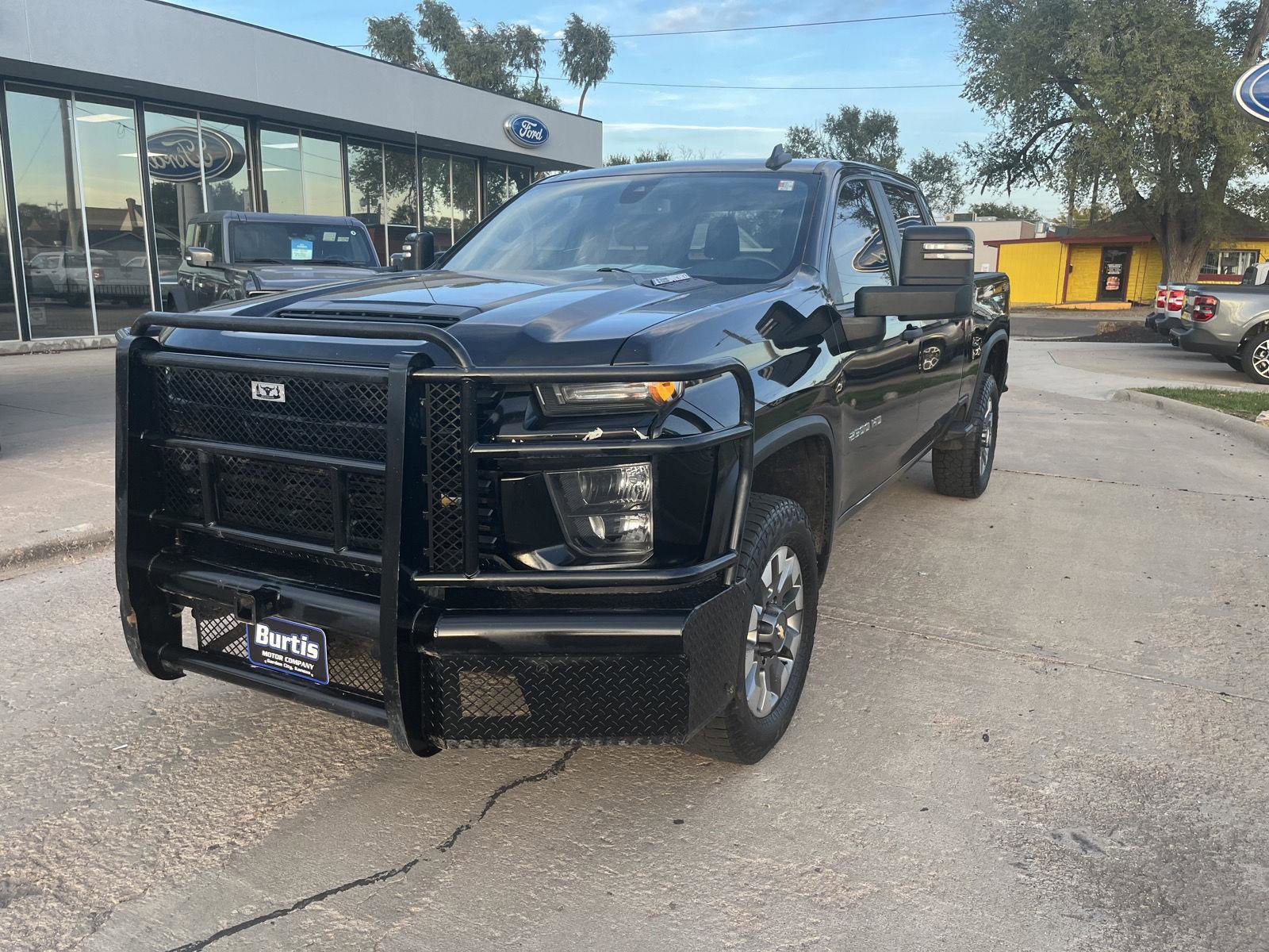 Used 2022 Chevrolet Silverado 2500 Custom w/ Custom Value Package image 2