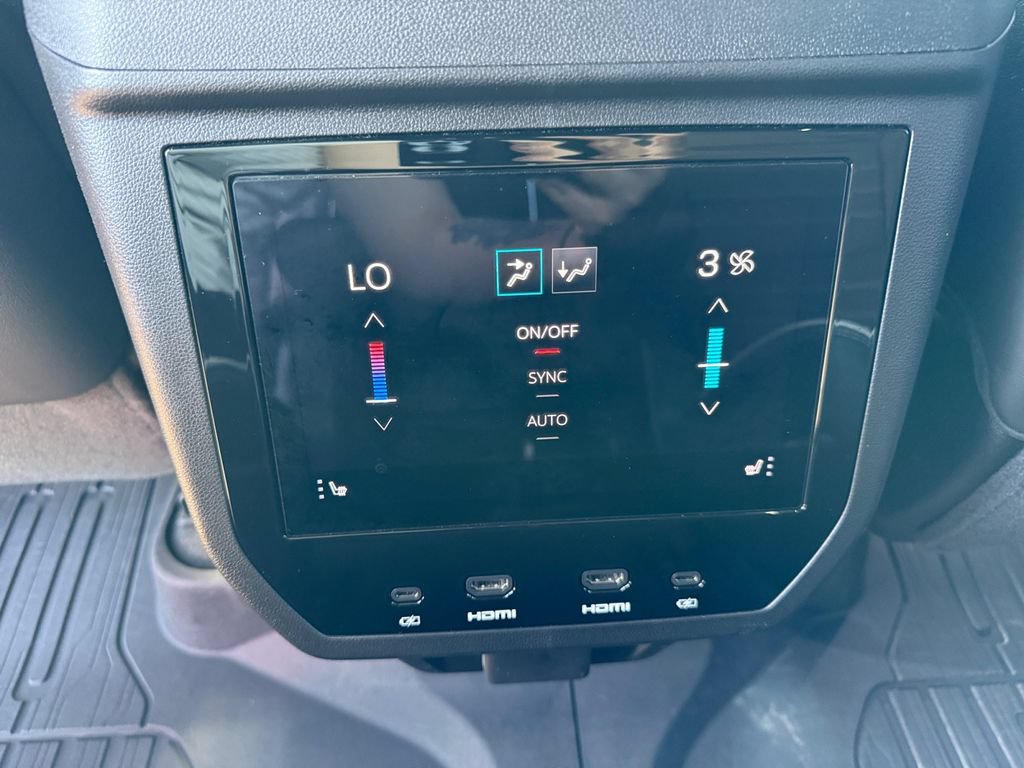 Used 2026 GMC Yukon XL Denali Ultimate AWD/4WD image 40