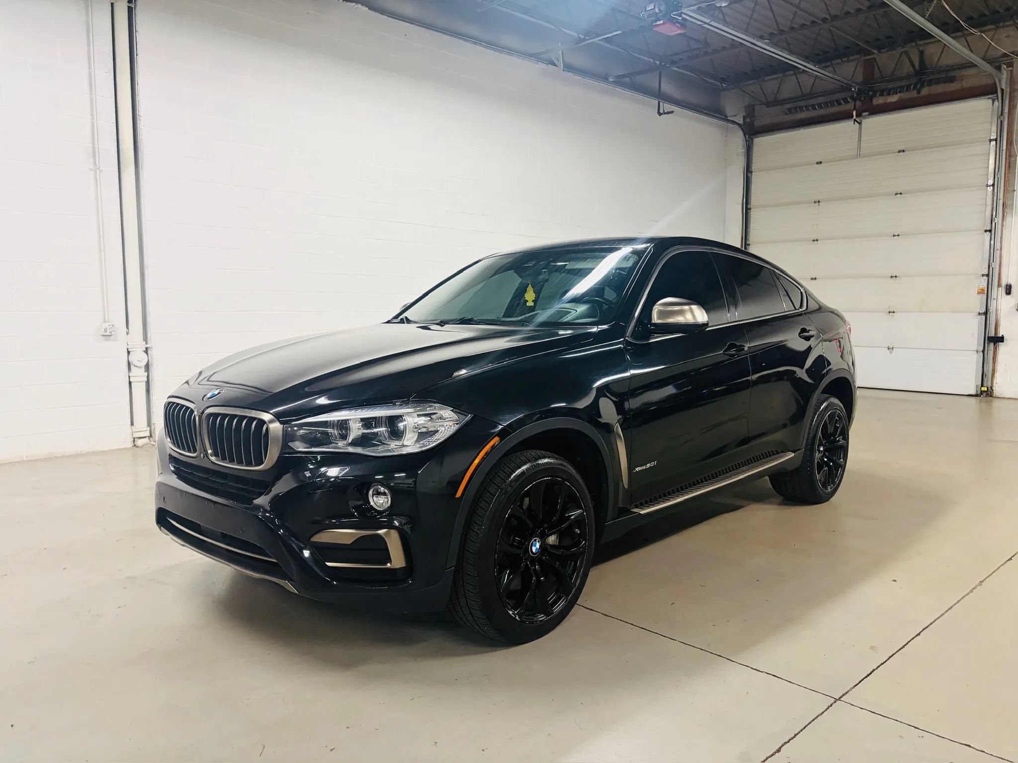 Used 2016 BMW X6 xDrive50i AWD/4WD image 2