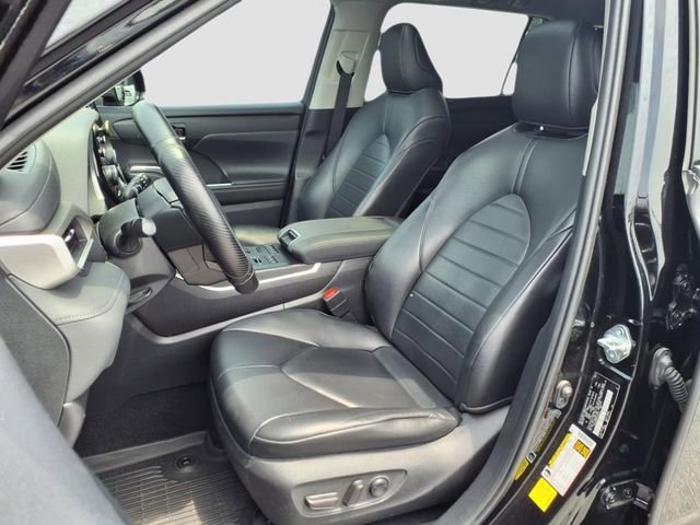 Used 2021 Toyota Highlander XLE AWD/4WD image 13