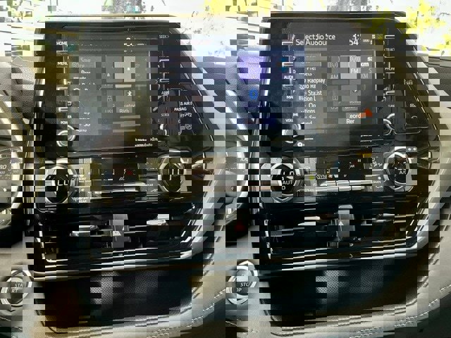 Used 2020 Toyota Highlander XLE image 31