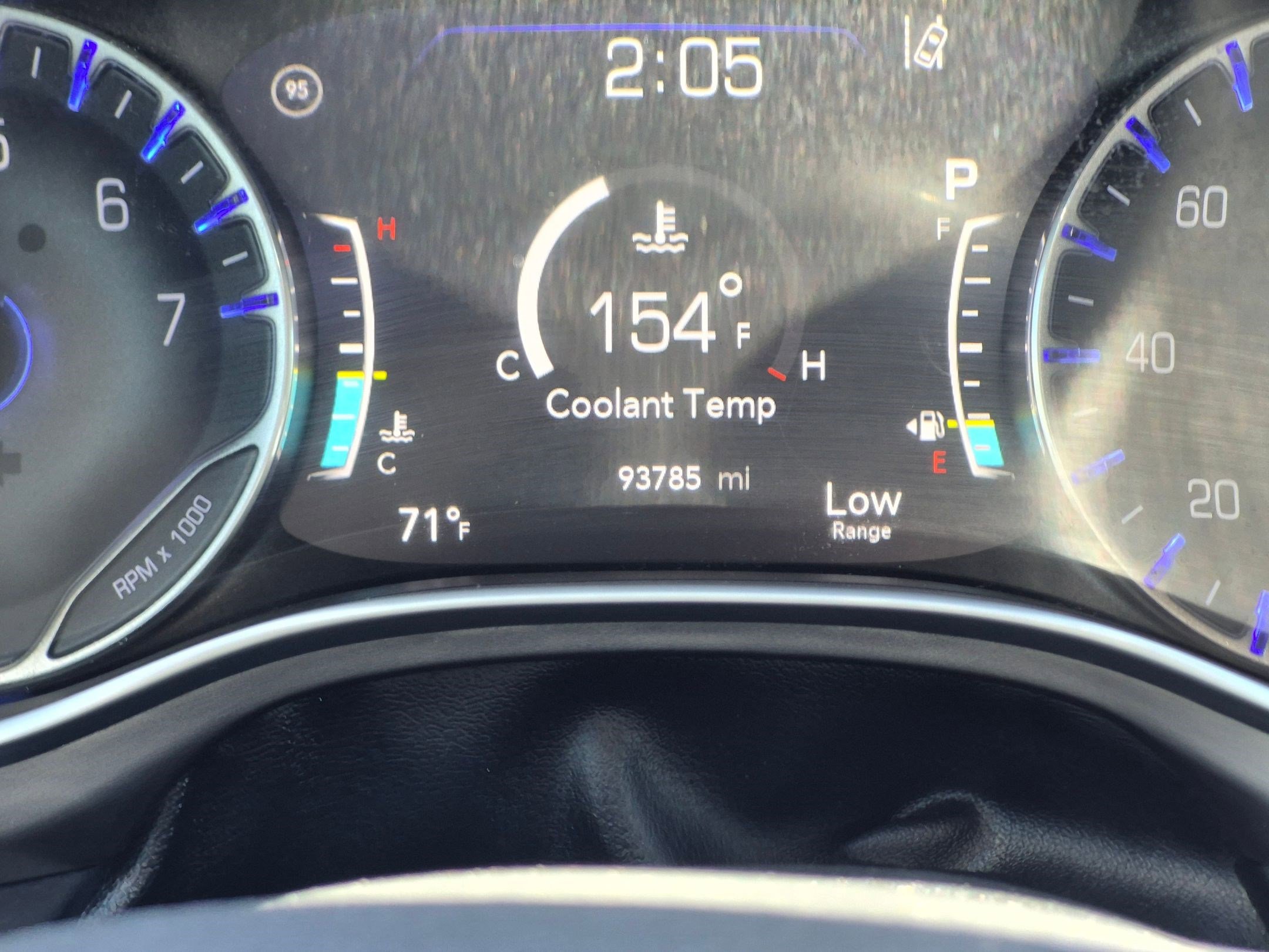 Used 2017 Chrysler Pacifica Limited w/ UConnect Theater Package FWD image 22