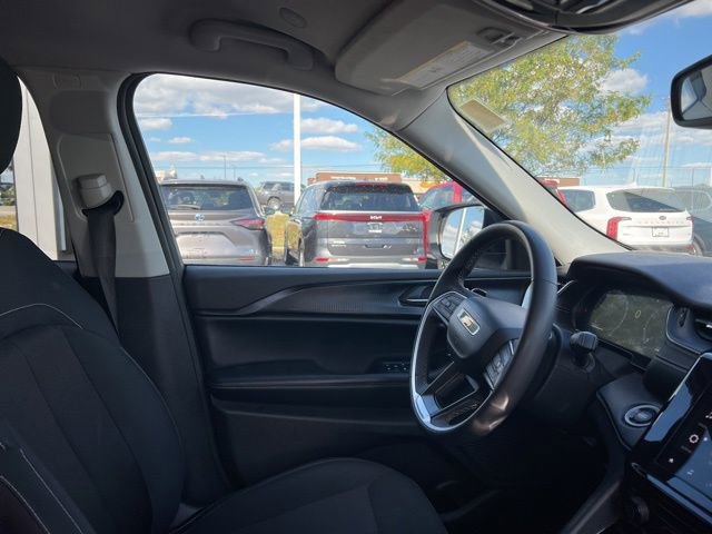 Used 2023 Jeep Grand Cherokee L Laredo image 35