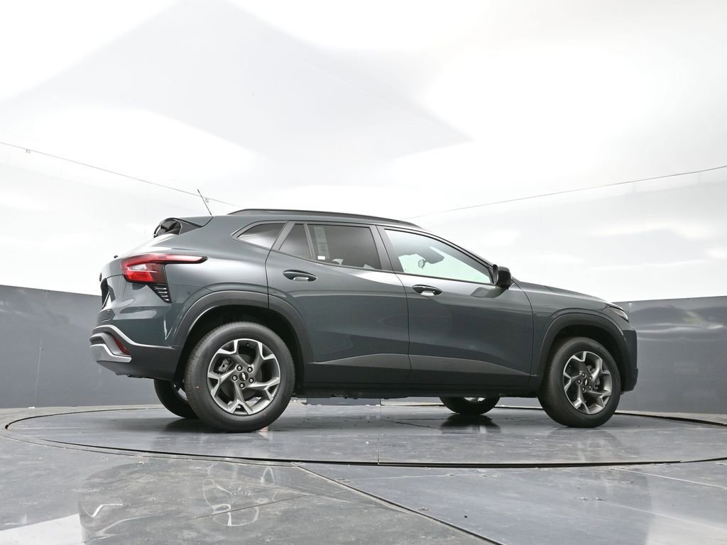 New 2025 Chevrolet Trax LT w/ Driver Confidence Package image 41