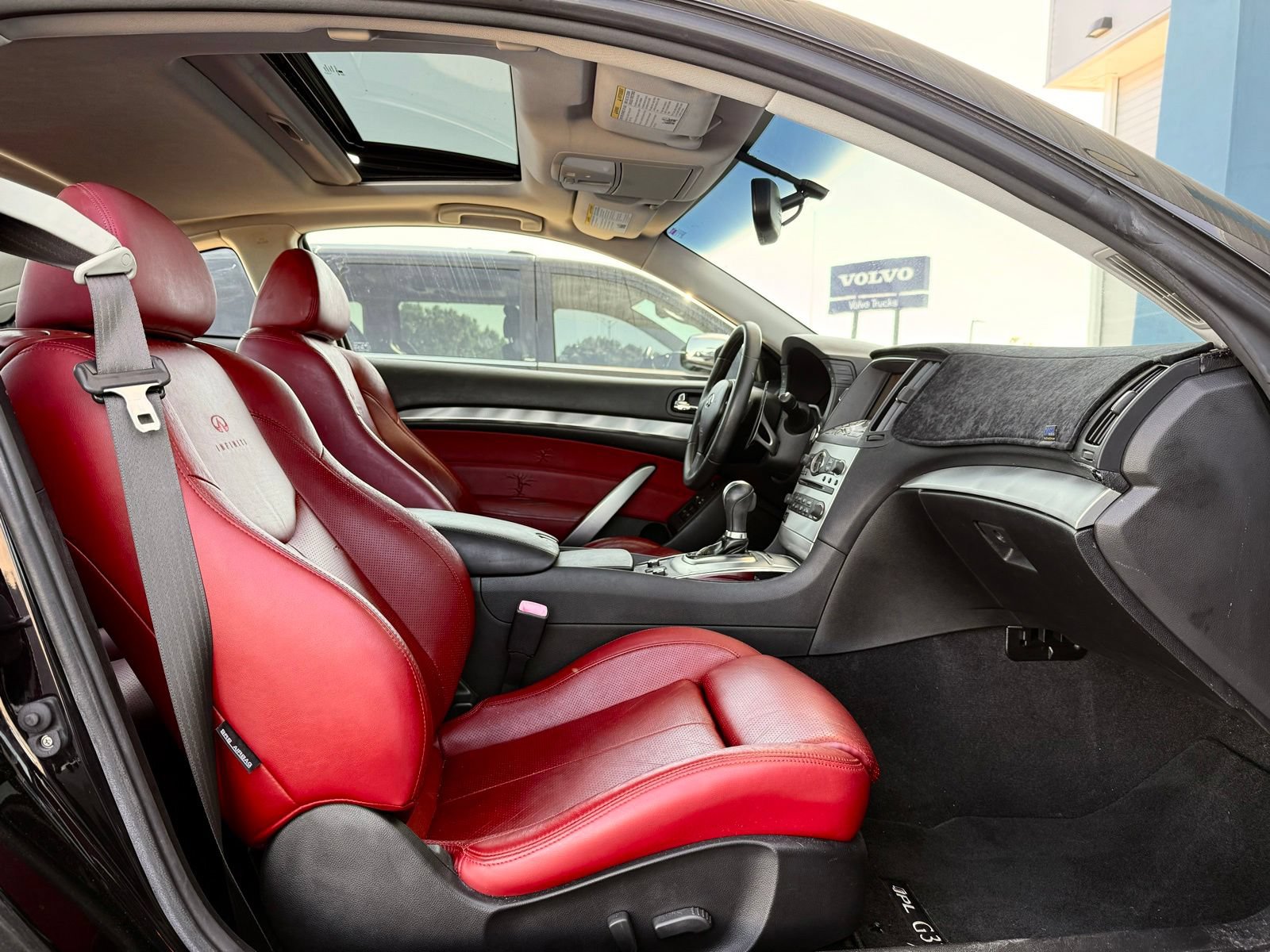 Used 2011 INFINITI G37 IPL RWD image 22