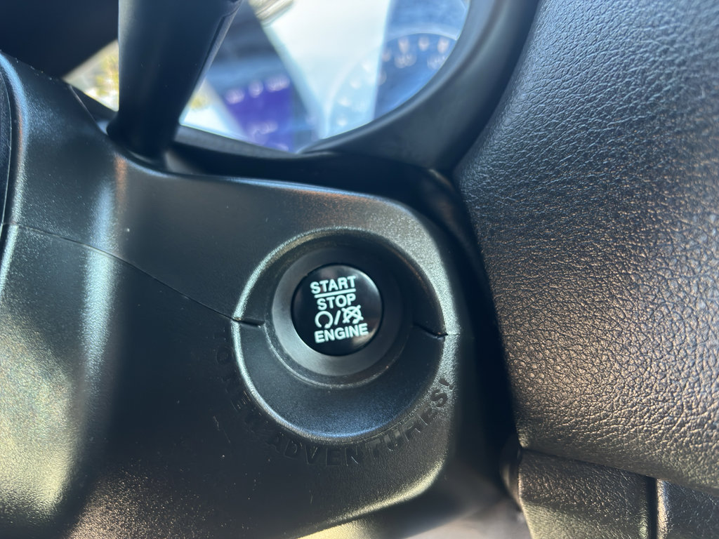 Used 2017 Jeep Renegade Latitude FWD image 12