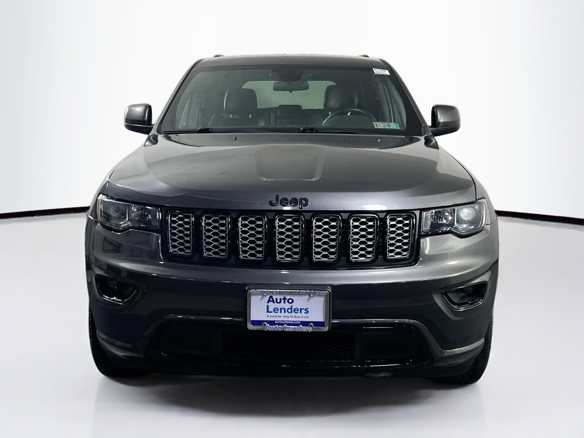 Used 2021 Jeep Grand Cherokee Laredo X image 2