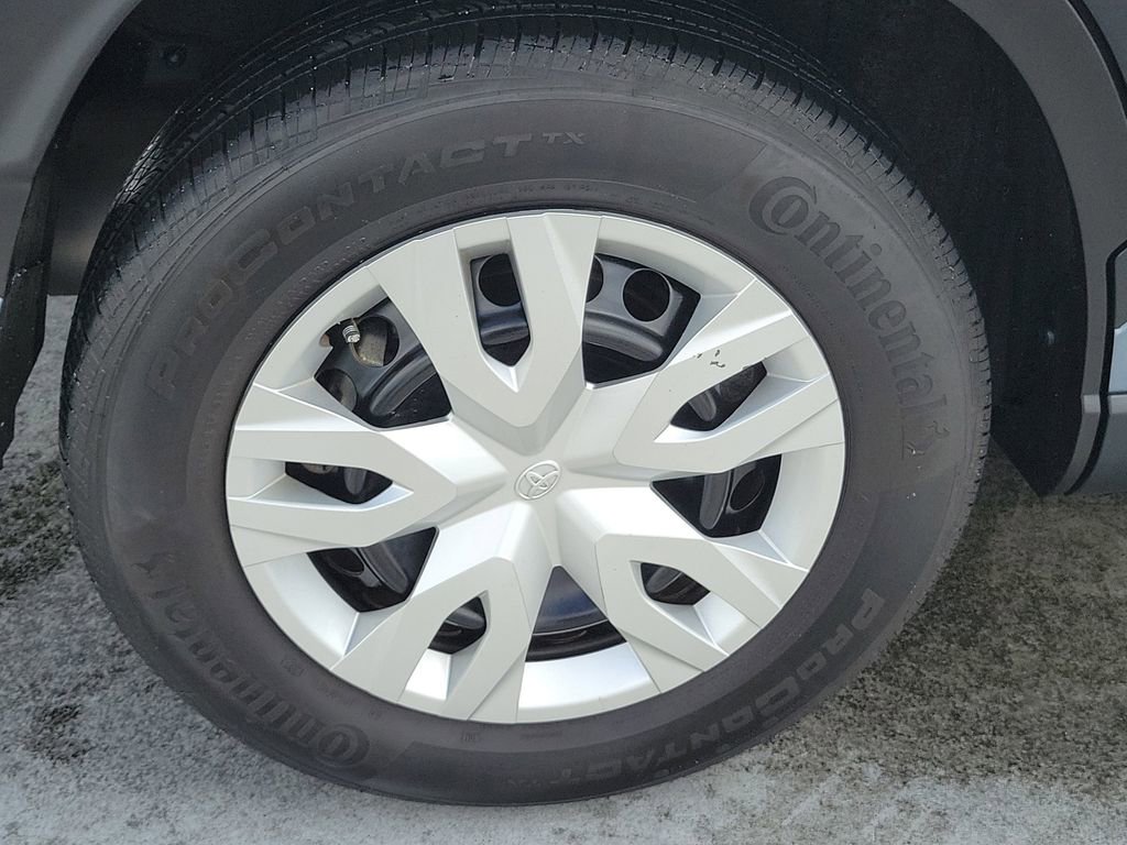 Used 2024 Toyota Corolla Cross L FWD image 7