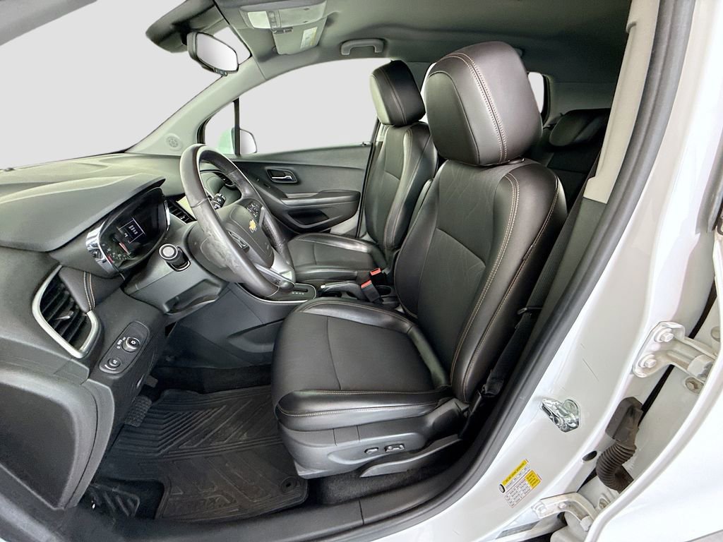 Used 2018 Chevrolet Trax LT w/ LT Convenience Package FWD image 19