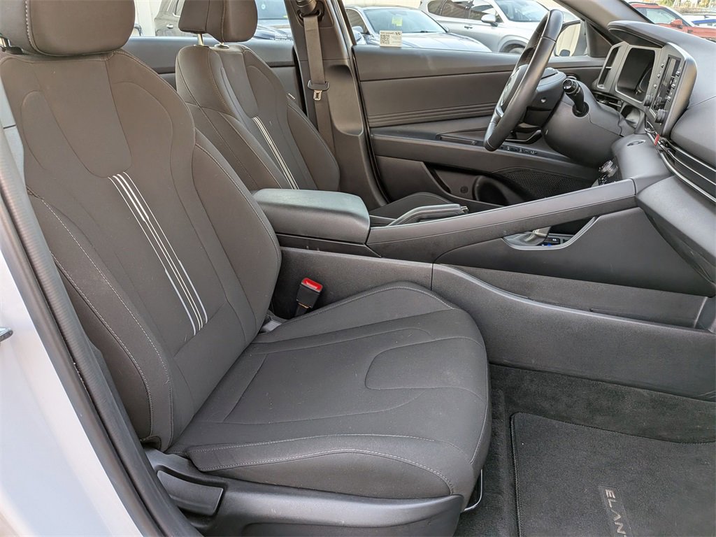Certified 2025 Hyundai Elantra Sport w/ Cargo Package image 20
