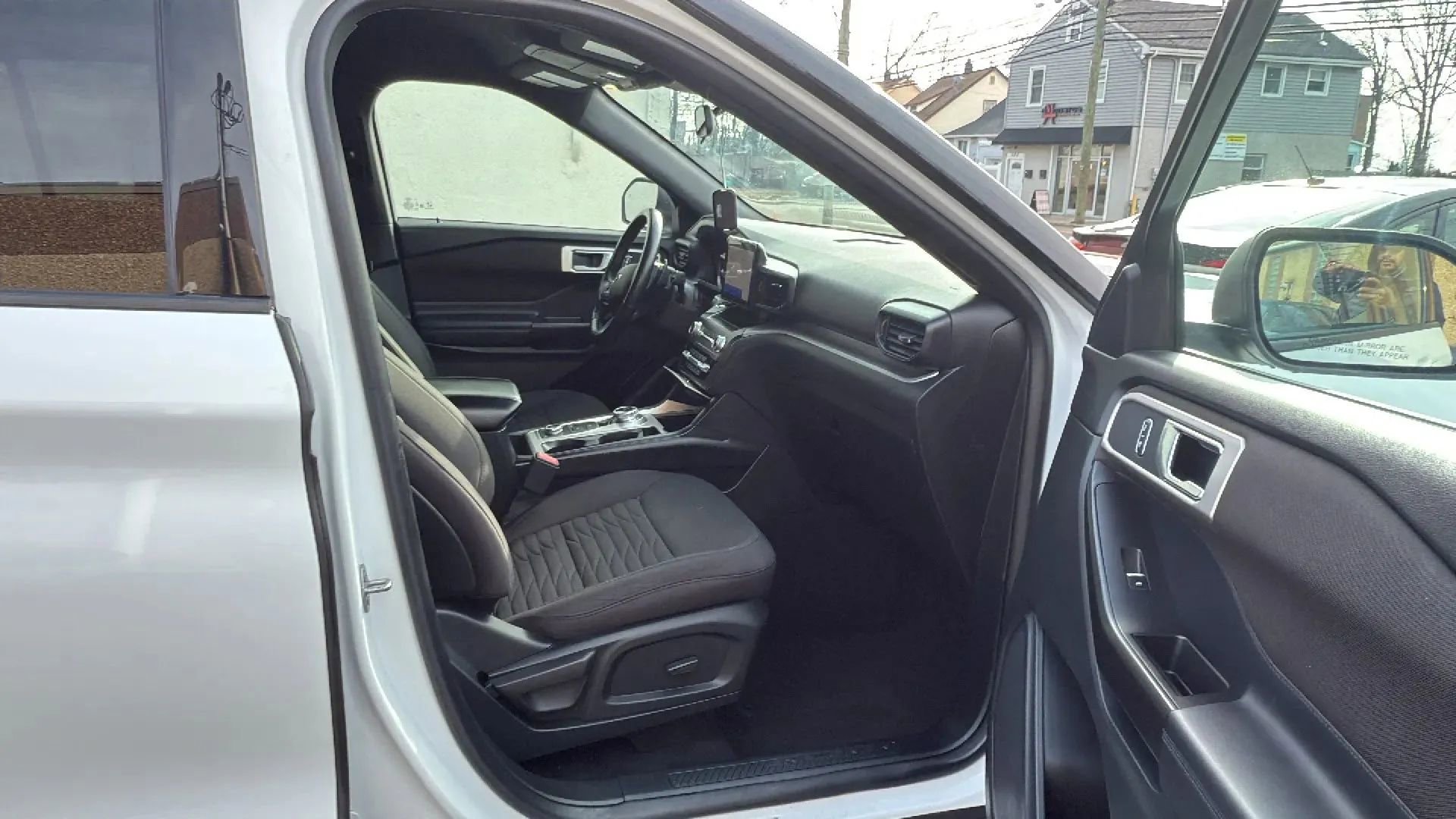 Used 2020 Ford Explorer XLT w/ Comfort Package image 25