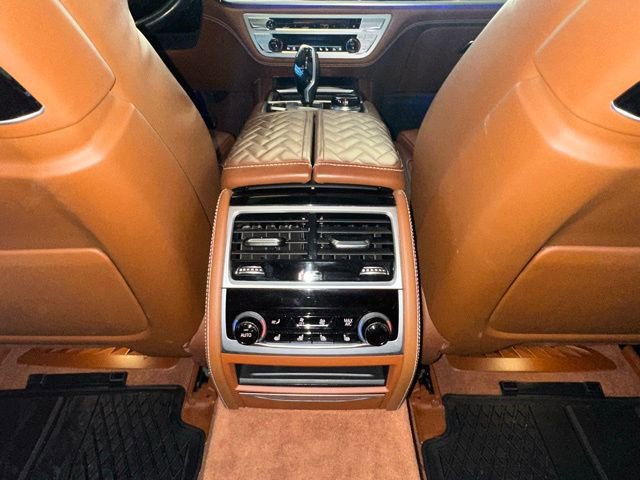Used 2020 BMW ALPINA B7 xDrive w/ Luxury Rear Seating Package image 31