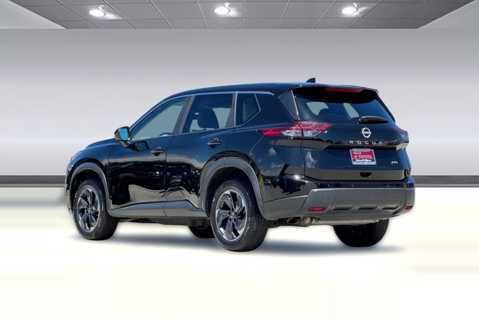 Used 2025 Nissan Rogue SV AWD/4WD image 3