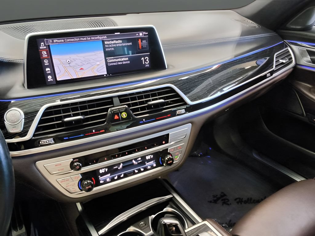 Used 2021 BMW 750i xDrive w/ Executive Package AWD/4WD image 20