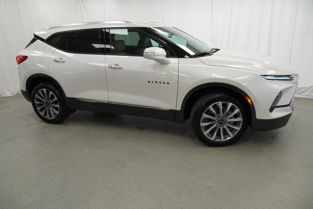 Used 2025 Chevrolet Blazer Premier w/ Driver Confidence II Package AWD/4WD image 9