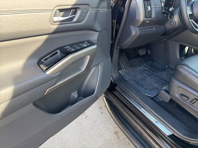 Used 2024 Nissan Pathfinder Platinum w/ Lighting Package (N93) AWD/4WD image 15