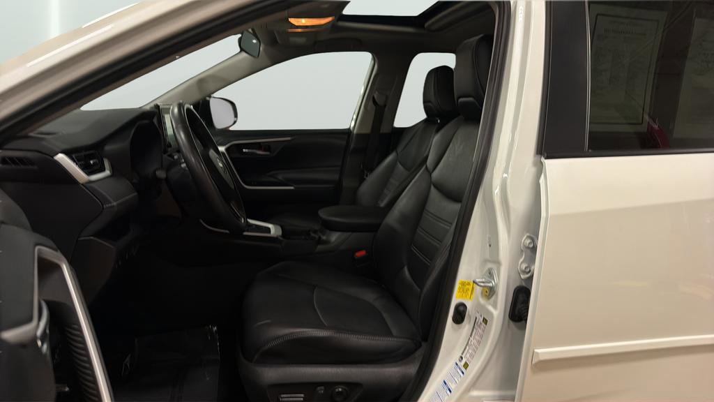 Used 2021 Toyota RAV4 XLE Premium AWD/4WD image 23