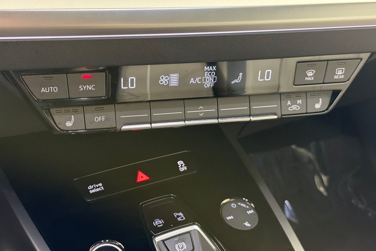 Certified 2023 Audi Q4 e-tron Premium w/ Convenience Package AWD/4WD image 19