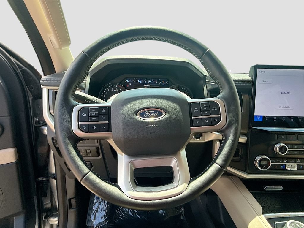Used 2024 Ford Expedition XLT RWD image 11