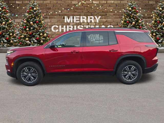 Used 2025 Chevrolet Traverse LT image 2