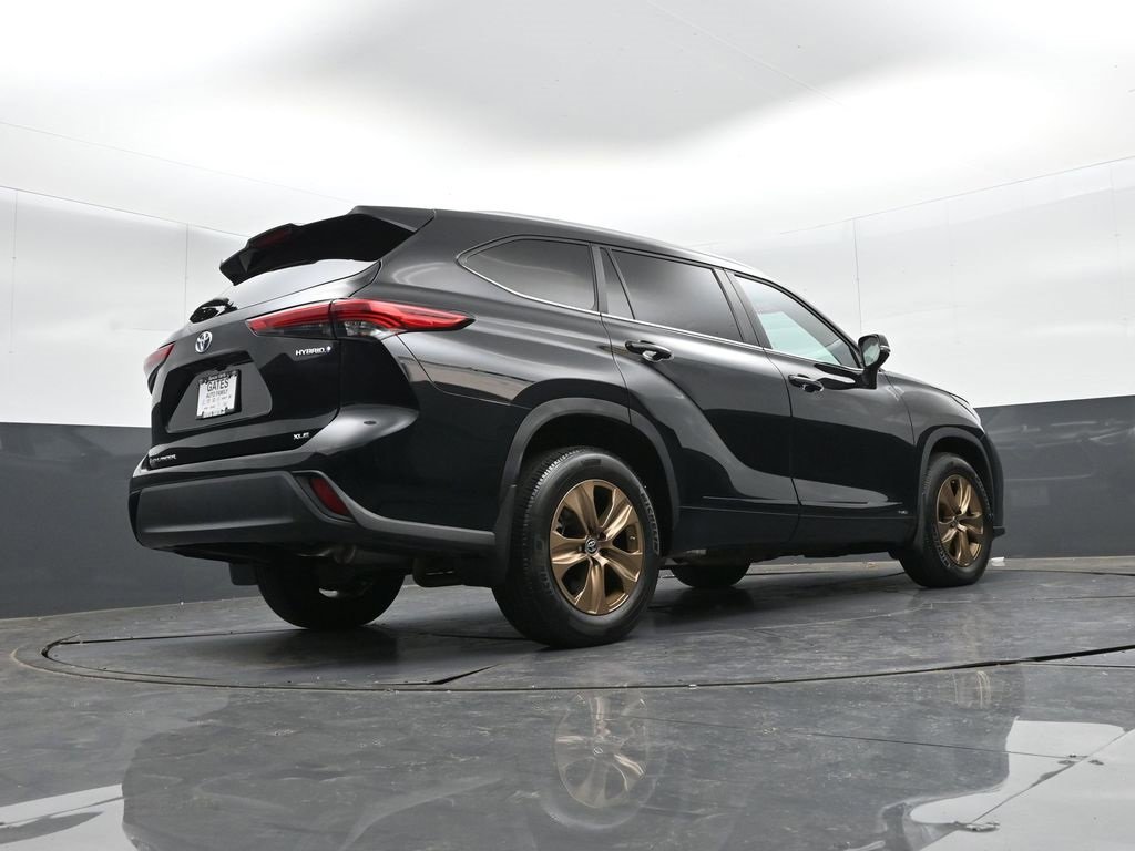 Used 2023 Toyota Highlander Bronze Edition image 32