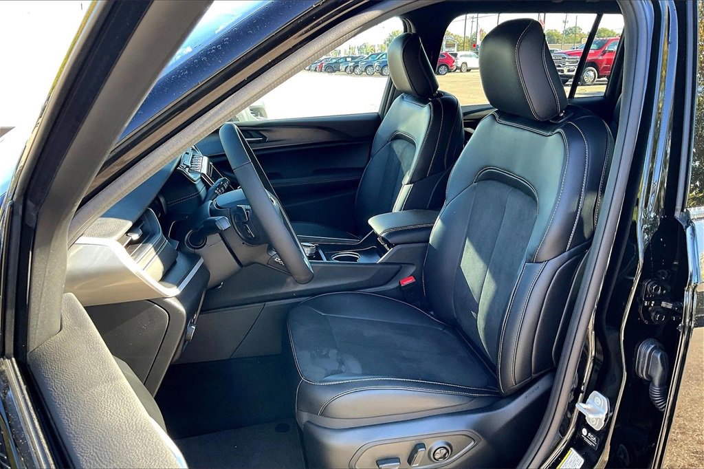 New 2025 Jeep Grand Cherokee L Altitude image 9