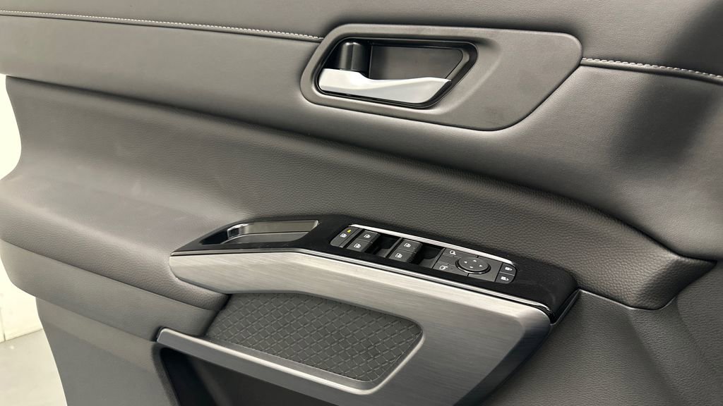 New 2026 Nissan Pathfinder SL w/ SL Premium Package image 17