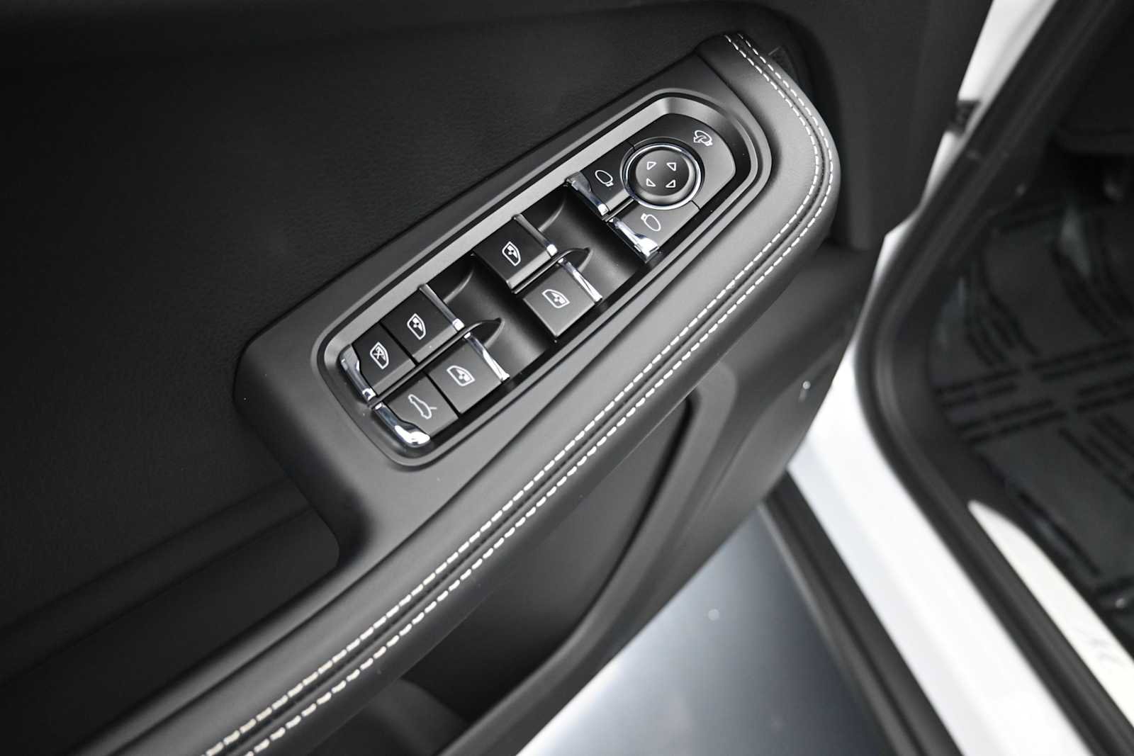 New 2026 Porsche Macan S AWD/4WD image 8