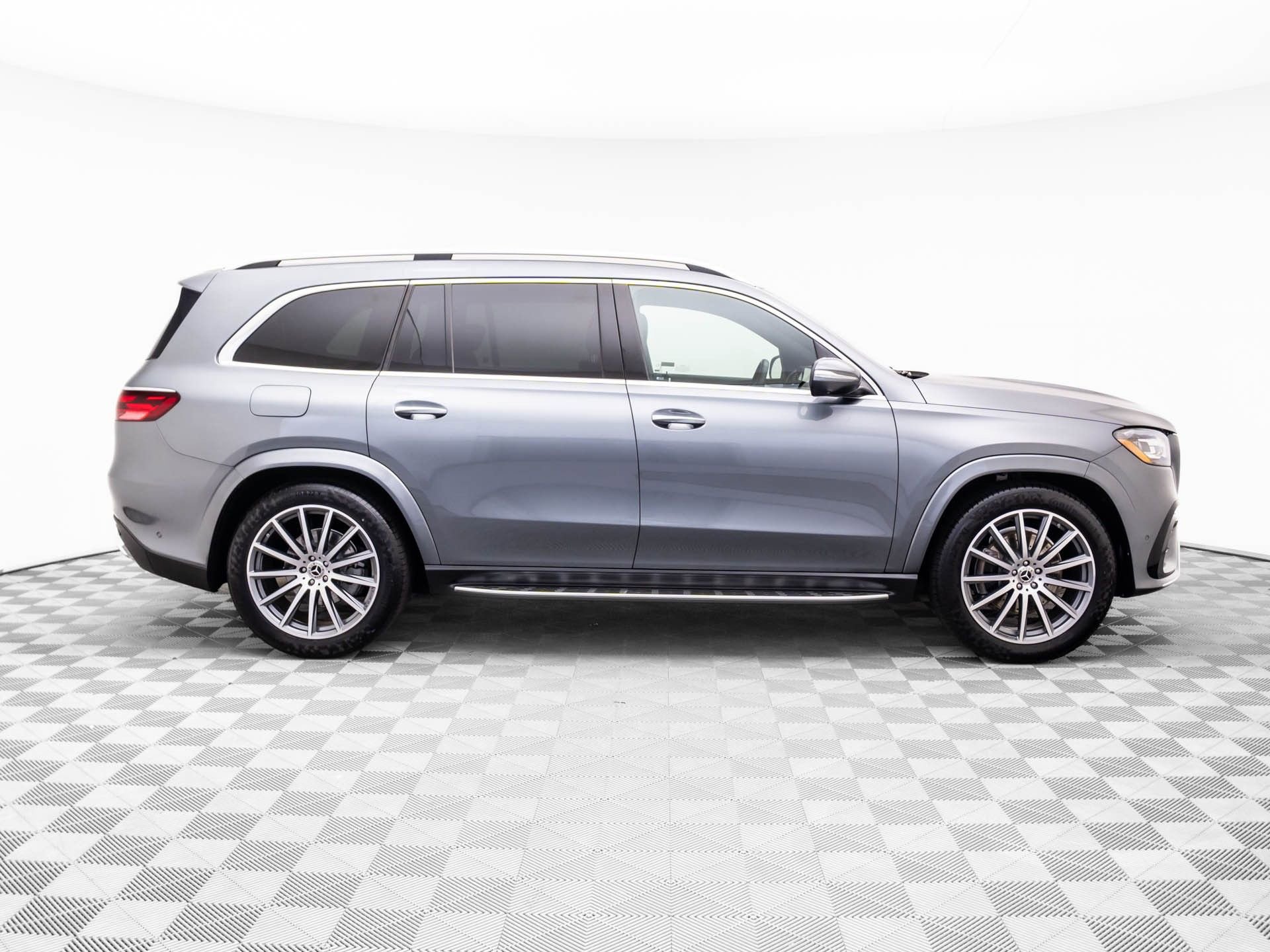 Certified 2025 Mercedes-Benz GLS 450 4MATIC image 7