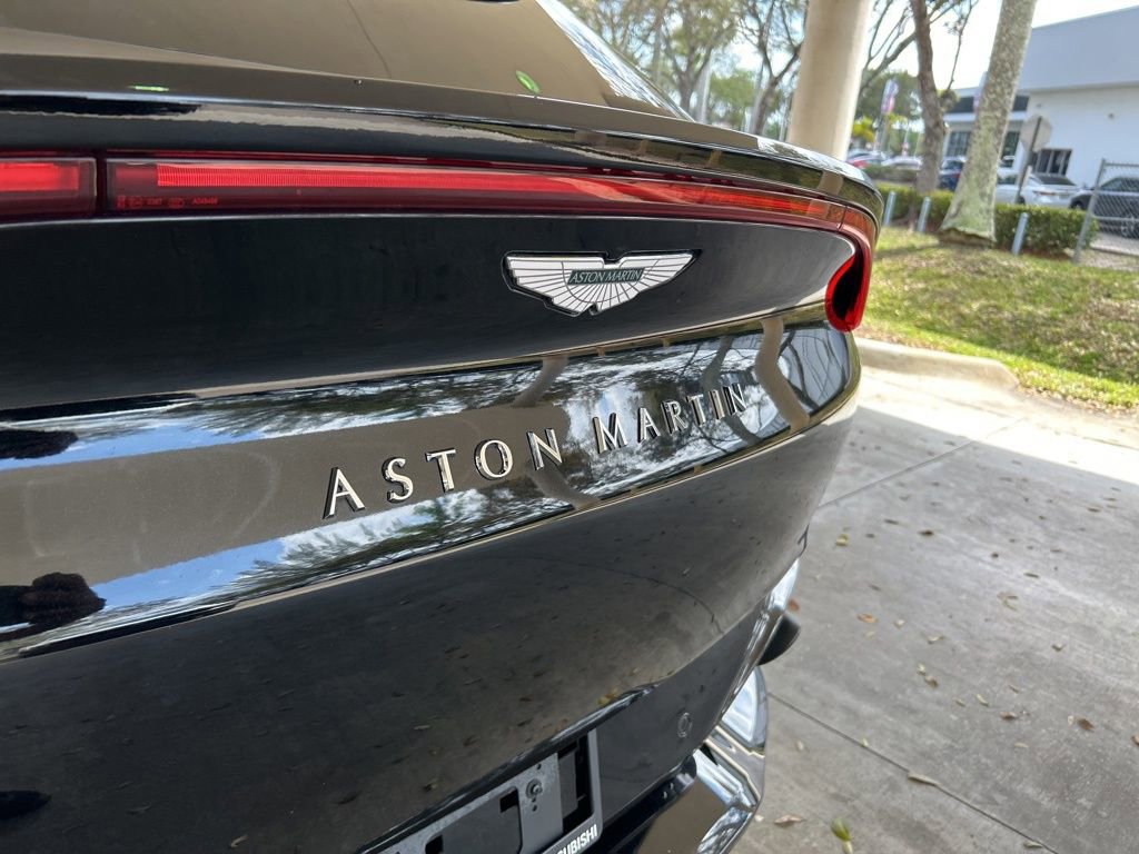 Used 2023 Aston Martin DBX image 18