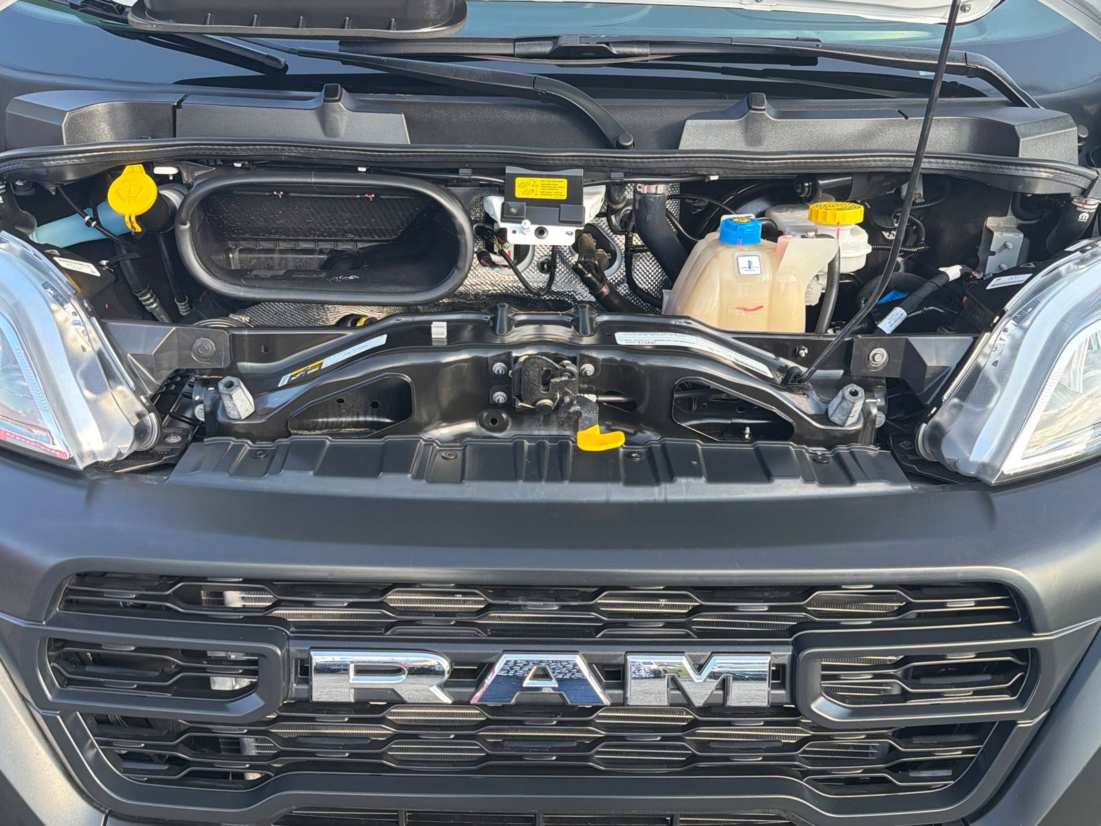Used 2024 RAM ProMaster 2500 w/ Convenience Group FWD image 23