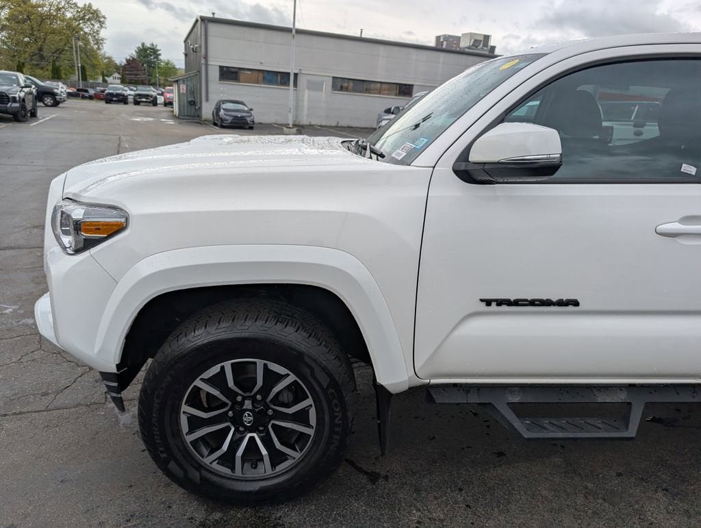 Certified 2022 Toyota Tacoma TRD Sport w/ Technology Package AWD/4WD image 2