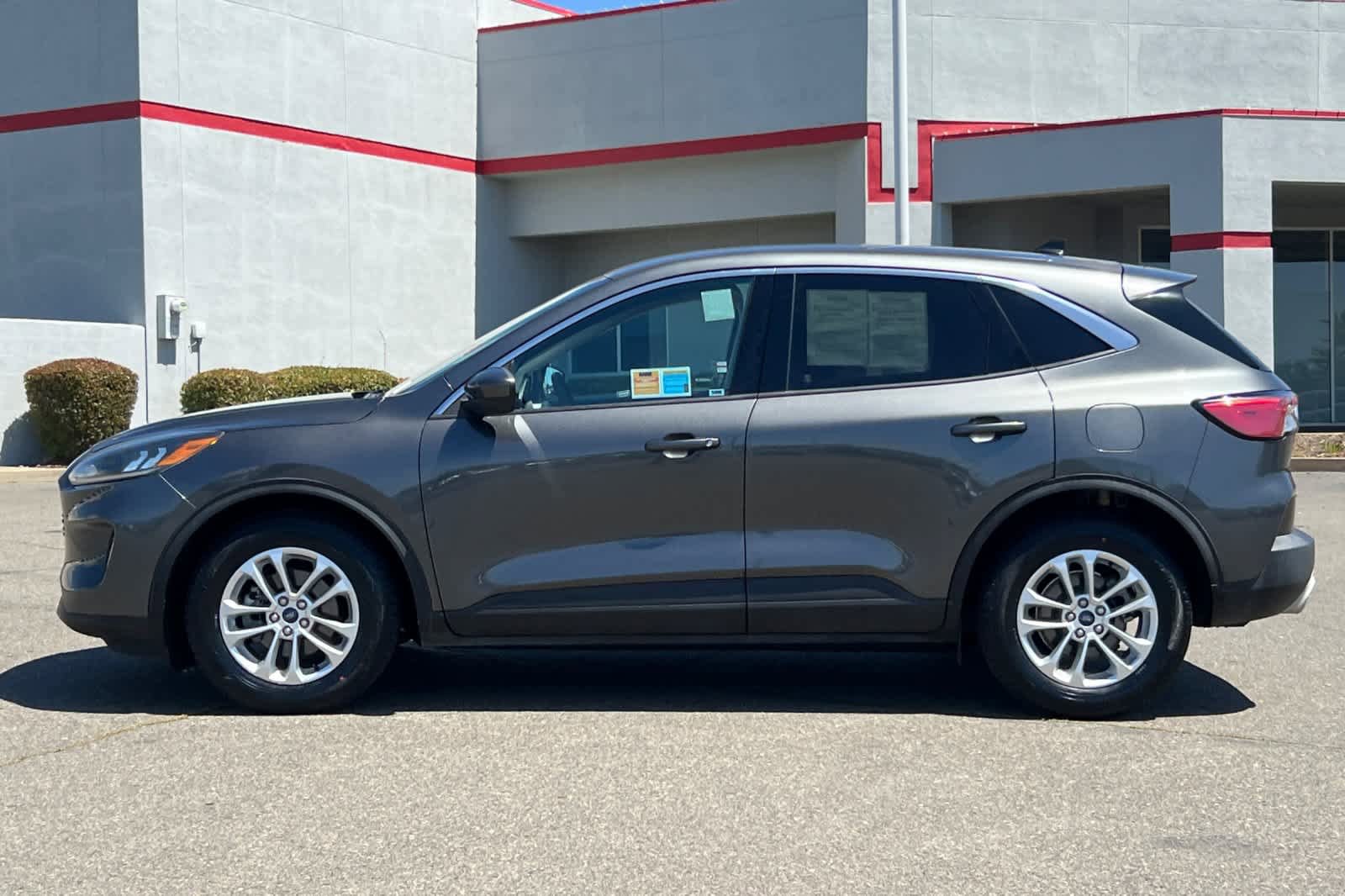 Used 2020 Ford Escape SE FWD image 9