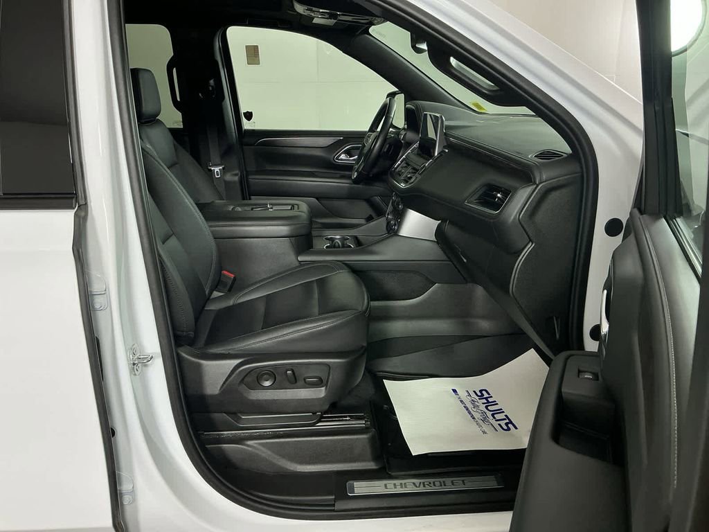 Used 2024 Chevrolet Suburban Z71 w/ Luxury Package image 5
