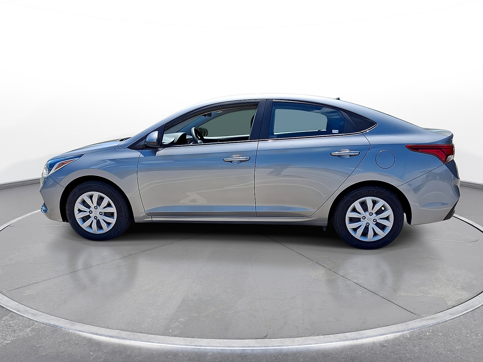 Used 2022 Hyundai Accent SE FWD image 5