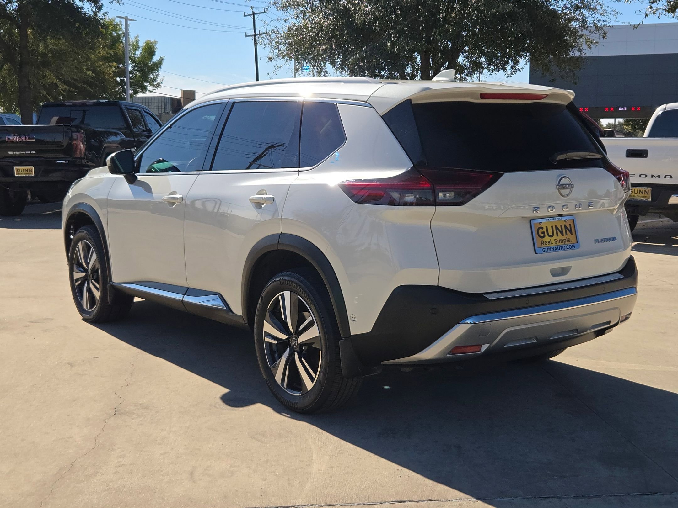 Used 2023 Nissan Rogue Platinum w/ Platinum Premium Package image 5