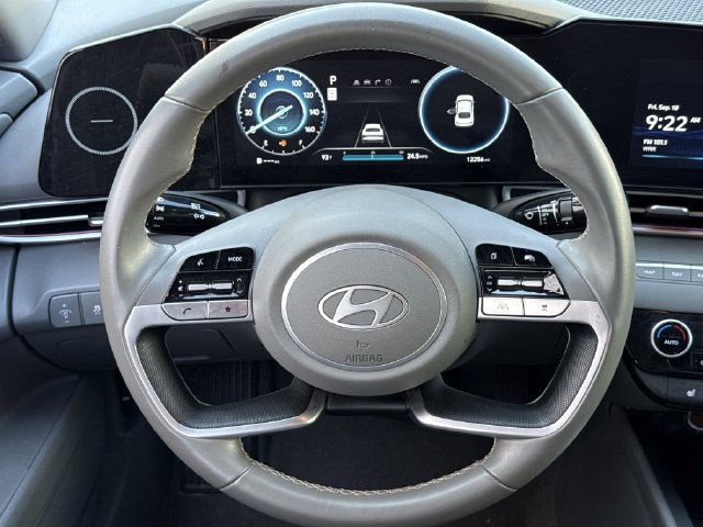 Used 2025 Hyundai Elantra SEL FWD image 12