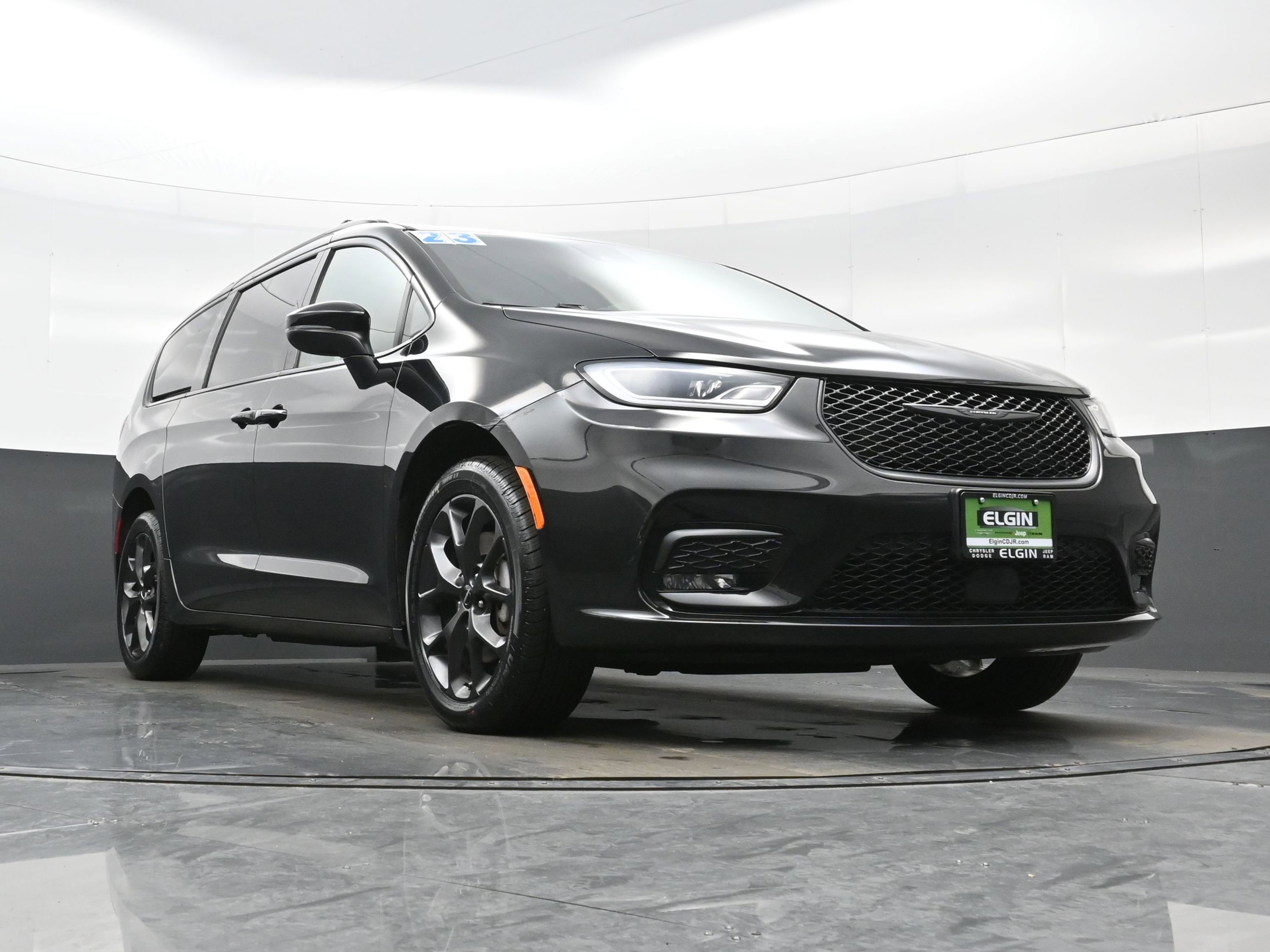 Used 2023 Chrysler Pacifica Touring-L w/ S Appearance Package image 33