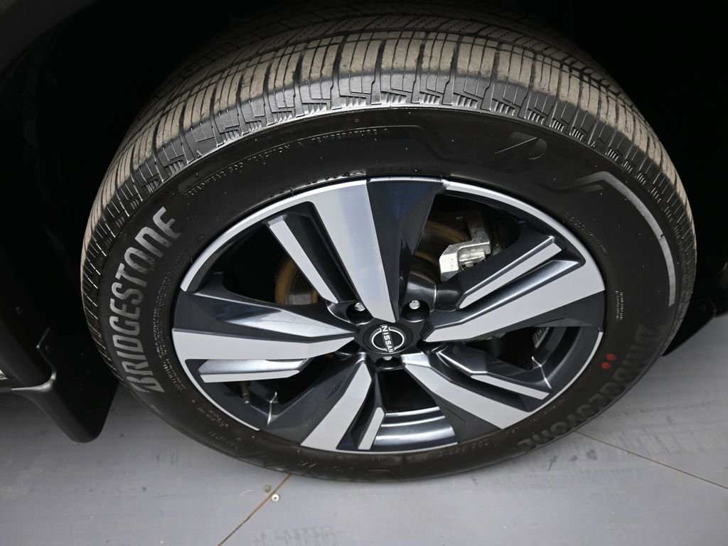 Used 2023 Nissan Rogue SL w/ SL Premium Package image 13