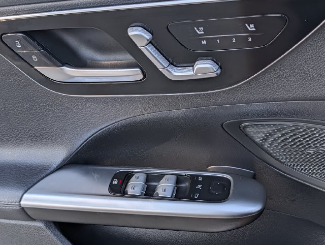 Used 2023 Mercedes-Benz C 300 Sedan image 24